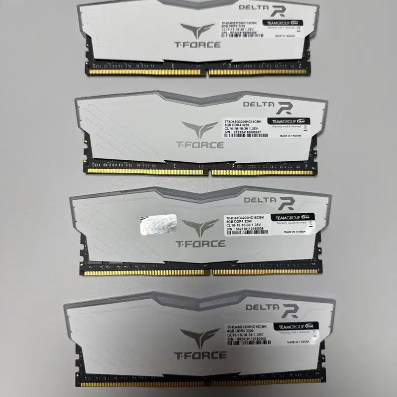 팀그룹 T-FORCE DELTA DDR4 PC4-25600 CL16 화이트 32GB(8Gx4)