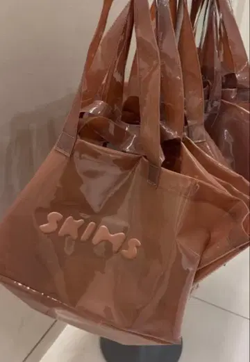 SKIMS 클리어 토트백 jelly tote