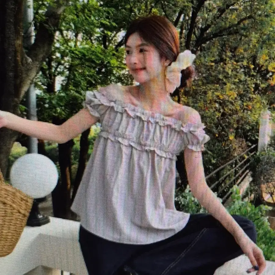 (해외배송)프릴 오프숄더 블라우스 핀턱 디테일 2컬러