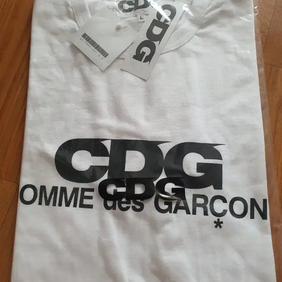 CDG 꼼데가르송 반팔티 화이트 L