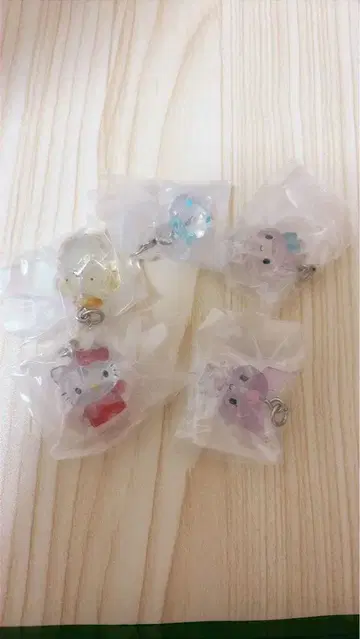 산리오 캐릭터즈 크리스탈 메지루시 액세서리