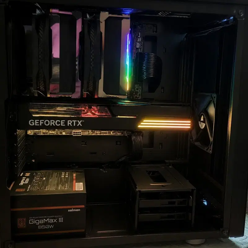 7800x3D + RTX 5070 Ti 반본체 팝니다. DDR5 라이젠 고사양 게이밍 PC 인텔 배그 오버워치