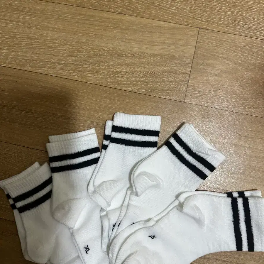 국산)새양말 화이트 스트라이프 중목 양말 10켤레 싸게 팝니다