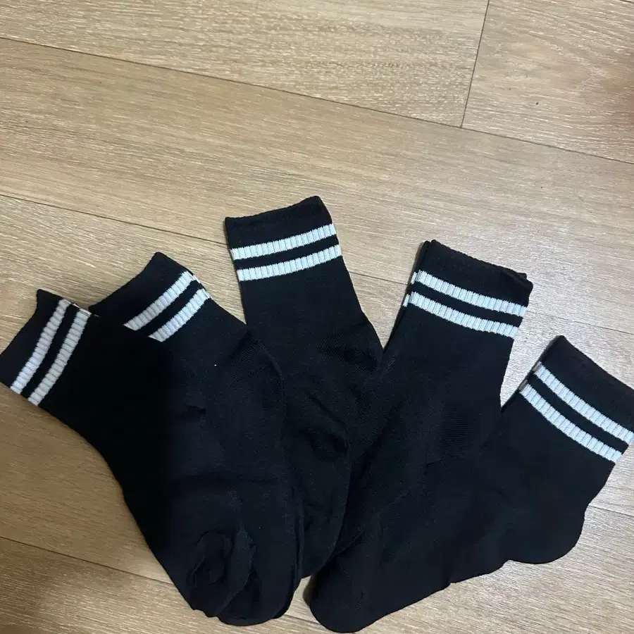 국산)새상품검정색 스트라이프 양말 10켤레싸게 팝니다!