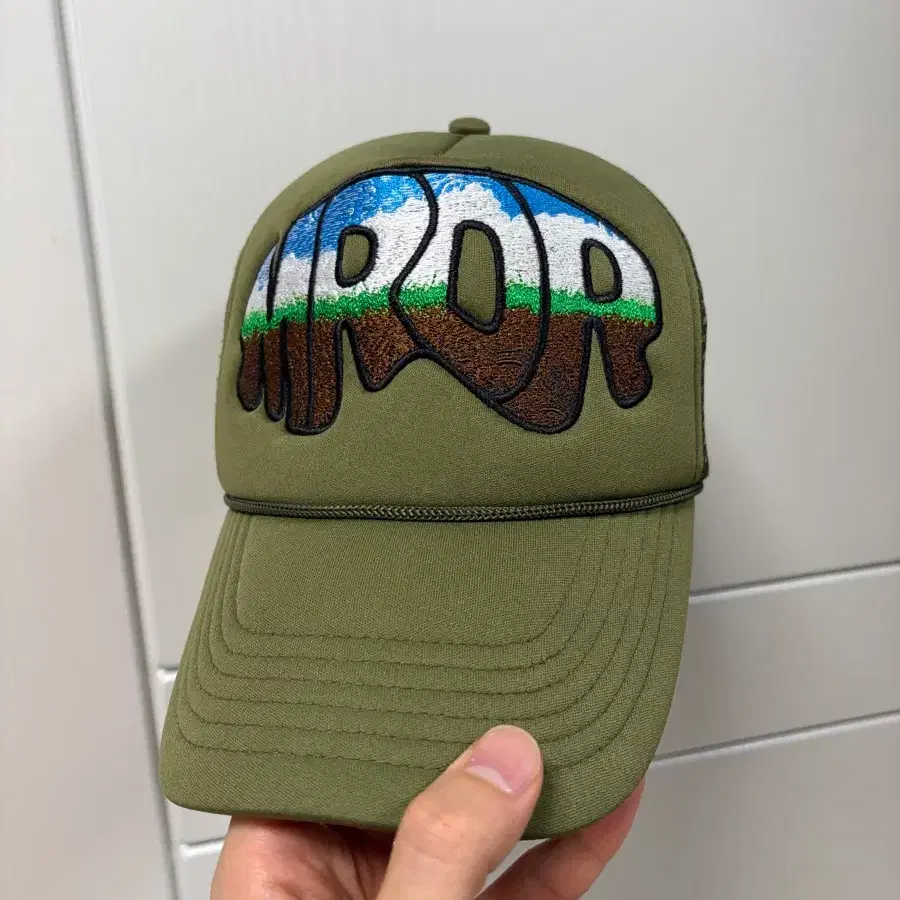 Who decides war 모자