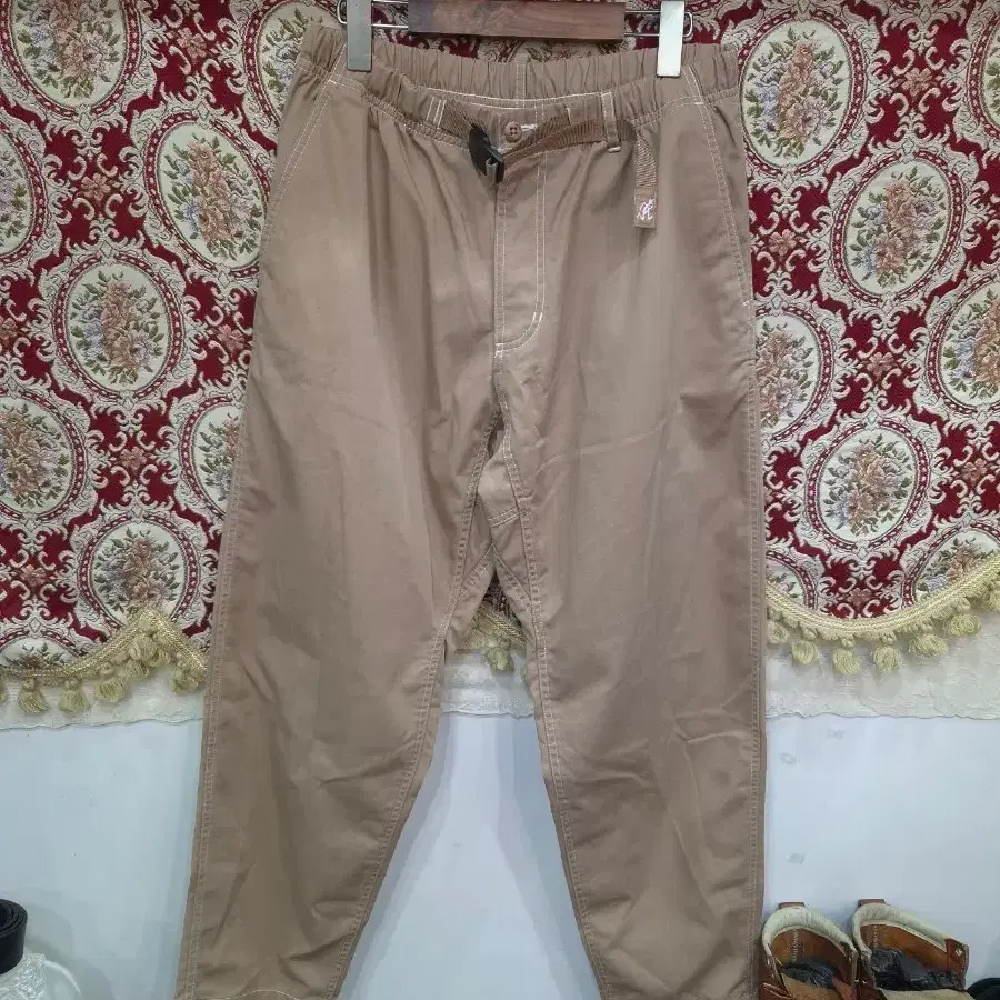 그라미치 빔즈 협업 테이퍼드핏 베이지 스티치 클라이밍 팬츠