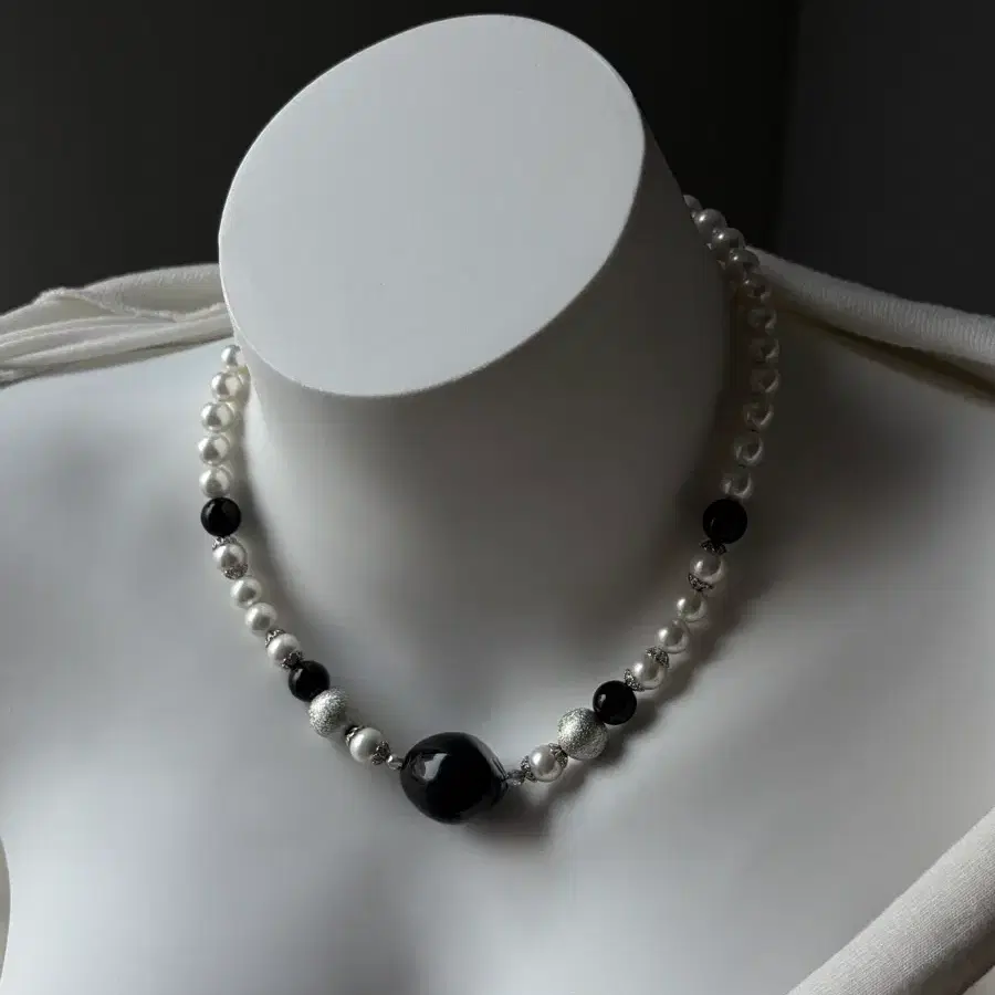 Vintage Mono Heart Pearl Choker