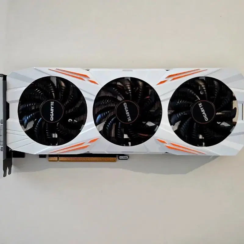기가바이트 GTX 1080TI 11G 화이트 그래픽카드