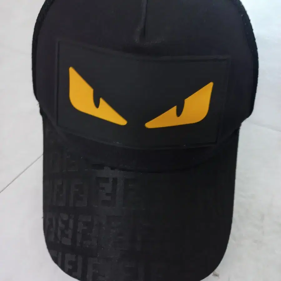 펜디 몬스터 메쉬볼캡 블랙