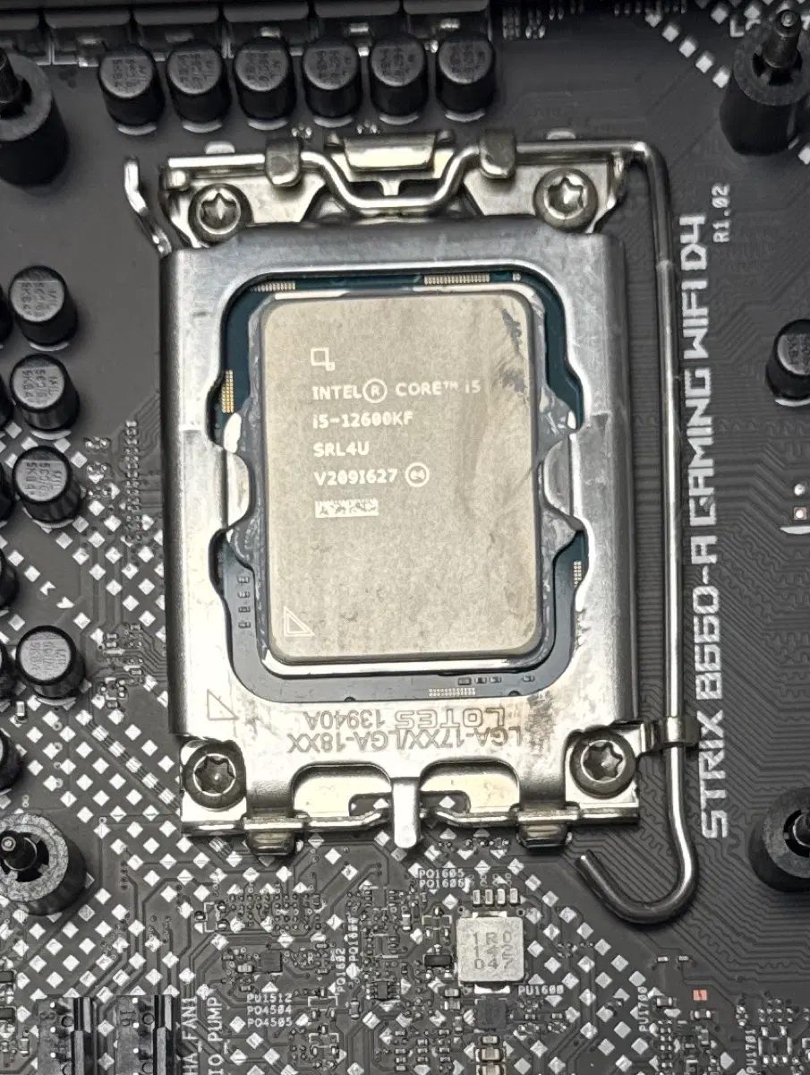 인텔 CPU i5-12600kf 팝니다.