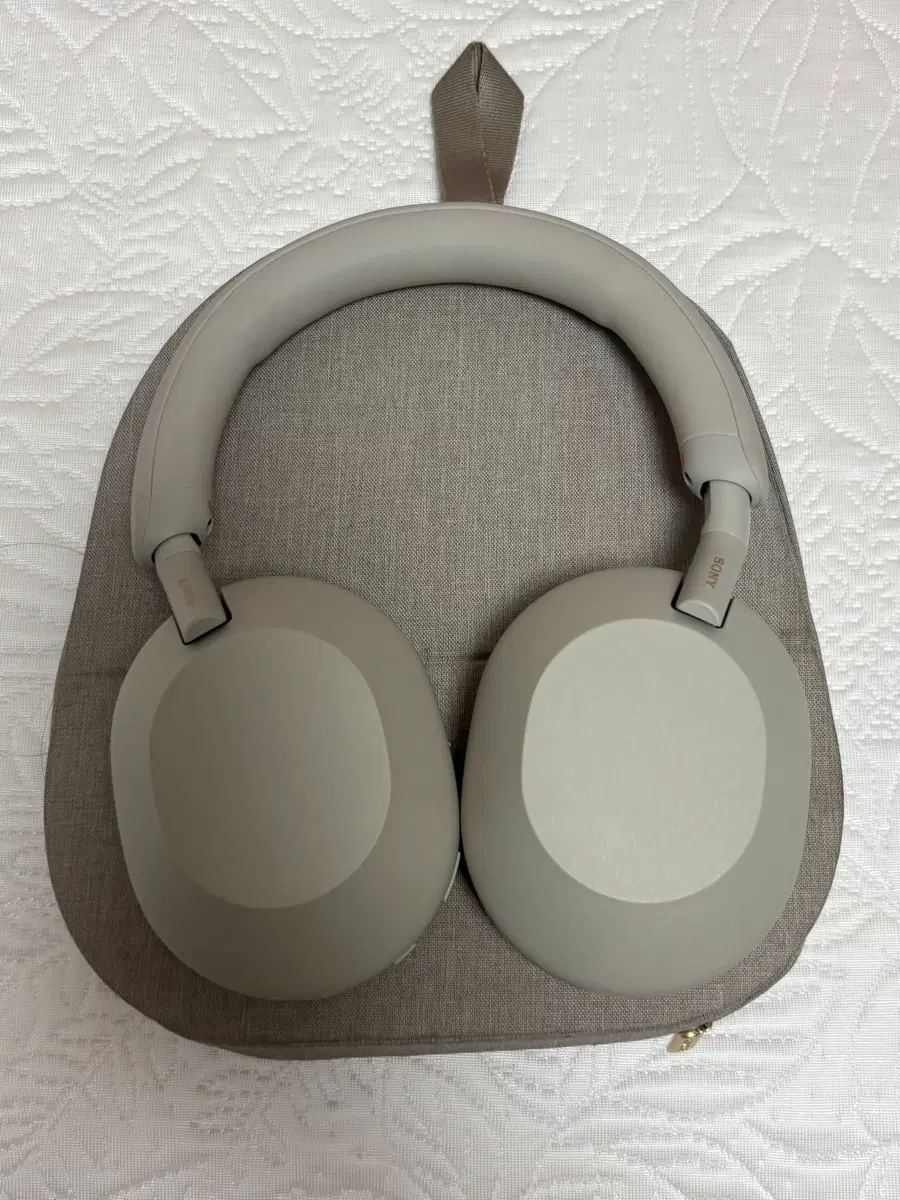소니 WH-1000XM5 헤드폰 베이지색