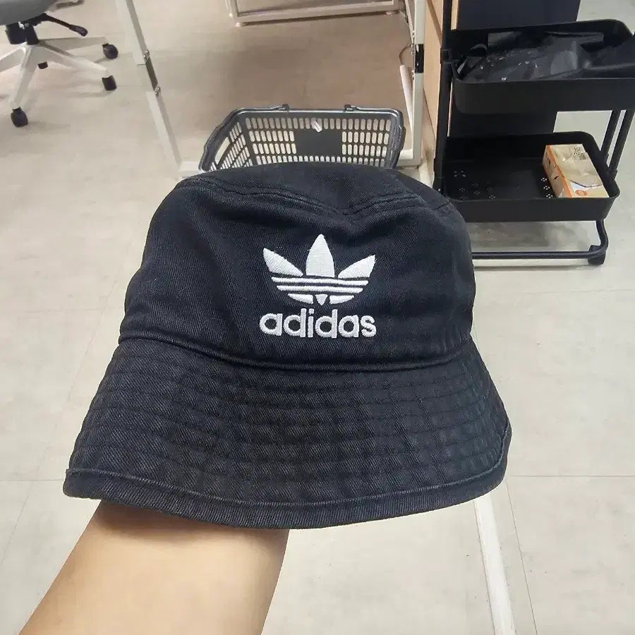 아디다스 버킷햇 블랙