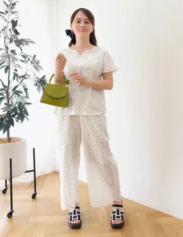 재가격 인하 시네마틱 화이트 아이렛 레이스 반팔 상의 & 팬츠