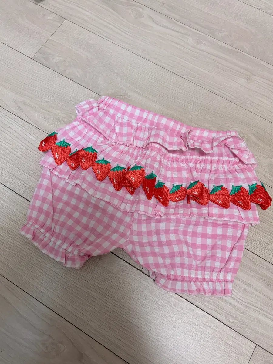 딸기범벅 반바지 90