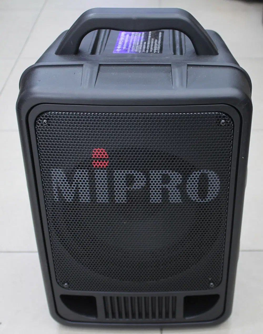 MIPRO  MA605 충전앰프 스피커 일체형 100W/ 무선마이크 없음/유선1개포함 보관 커버포함 세상품에서 무선마이크 모듈만 없는상태입니다.