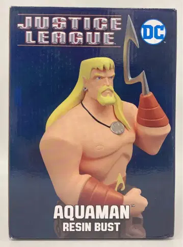 DIAMOND SELECT RESIN BUST AQUAMAN
