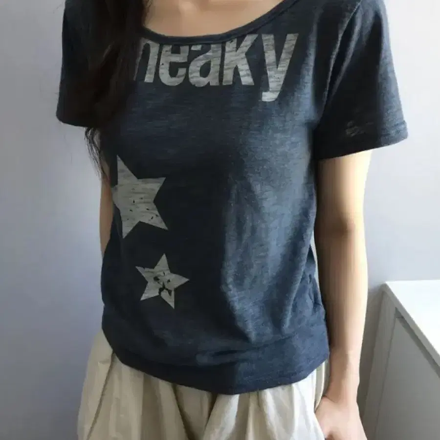 스니키 별 반팔 오프숄더 티