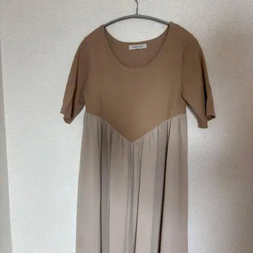 CAPRICIEUX LEMAGE 반팔 이소재 절개 원피스