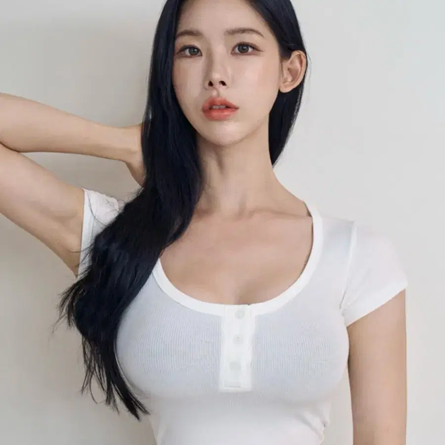 [새상품] 몽피치 베이직 반팔티 텐션 골지 글램 반팔티 화이트/블랙