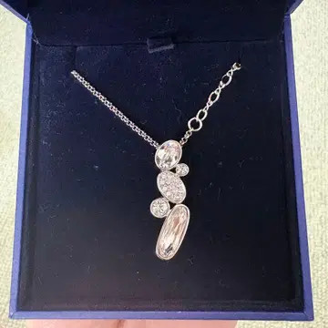 SWAROVSKI 스와로브스키 목걸이 실버 컬러 박스 포함