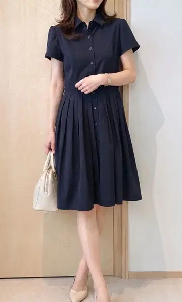 엠프리미어 네이비 반팔 원피스 네이비 컬러