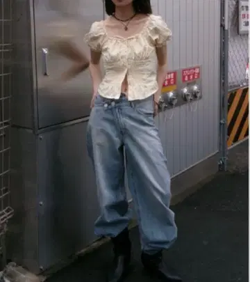 MOUSSY 반팔 퍼프 슬리브 블라우스