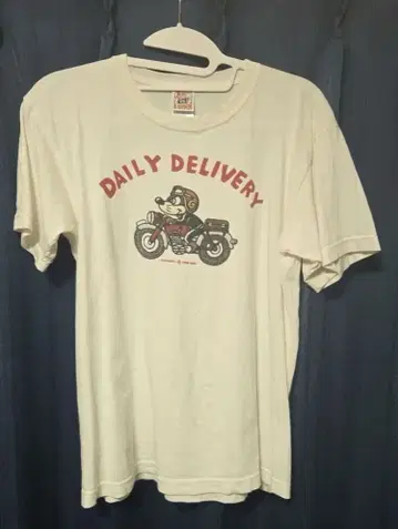 CROSS & STITCH DAILY DELIVERY 티셔츠