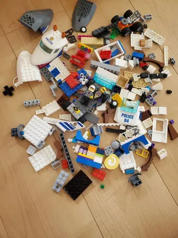 LEGO 블록 묶음 판매 자동차 2대 분 있음