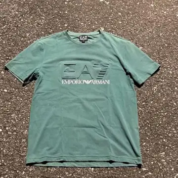 EA7 EMPORIO ARMANI 엠보싱 로고 그린 T셔츠