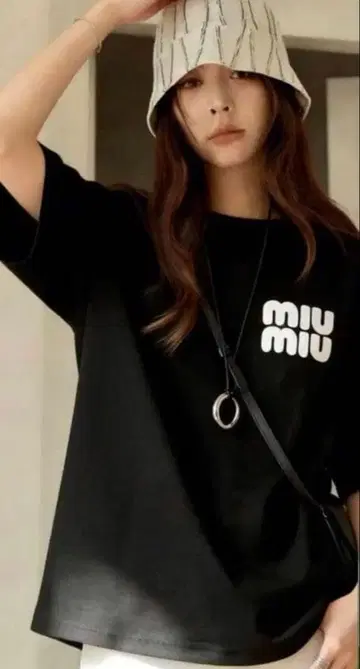MIU 로고 반팔 티셔츠 블랙 M 사이즈