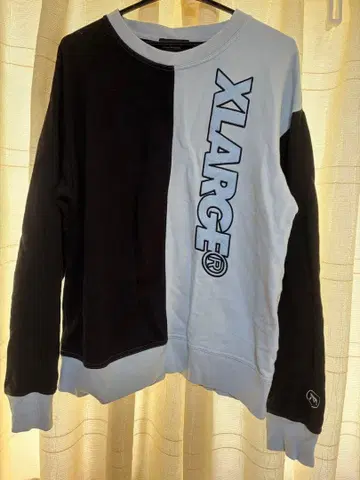 XLARGE 바이컬러 맨투맨 트레이닝복 블랙 화이트