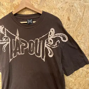 [ USA 제조 ] TAPOUT 프린트 T셔츠 다크 브라운 레어 사이즈 XL