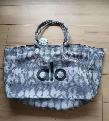 alo yoga 타이다이 패턴 토트백