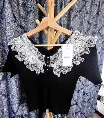 dazzlin 레이스 카라 부착 리브 니트 반팔 블랙
