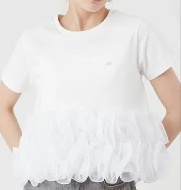 릴리 브라운 볼륨 프릴 컷 상의 WHT