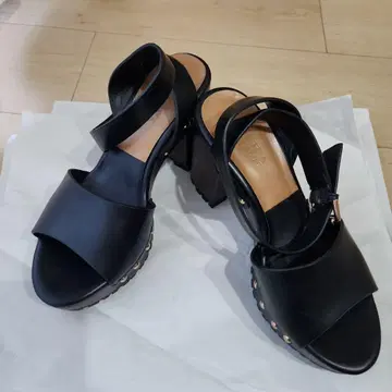ZARA TRAFALUC 우드힐 샌들 블랙 36