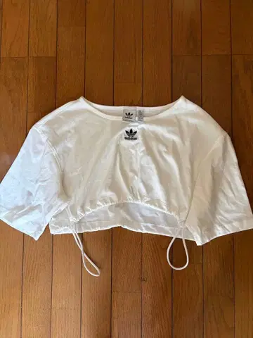 adidas Originals 크롭 기장 티셔츠 화이트