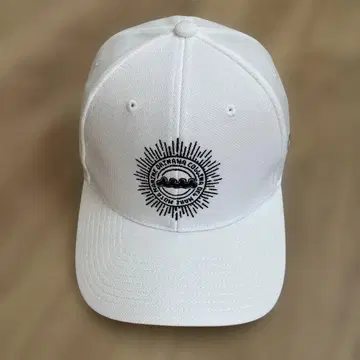 오키나와 한정판 캡 화이트