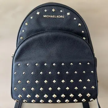 MICHAEL KORS 스터드 백팩 블랙