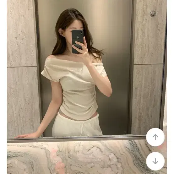 오늘만 찐막1.4)제니오 스킨 드레이프 원숄더 티 베이지