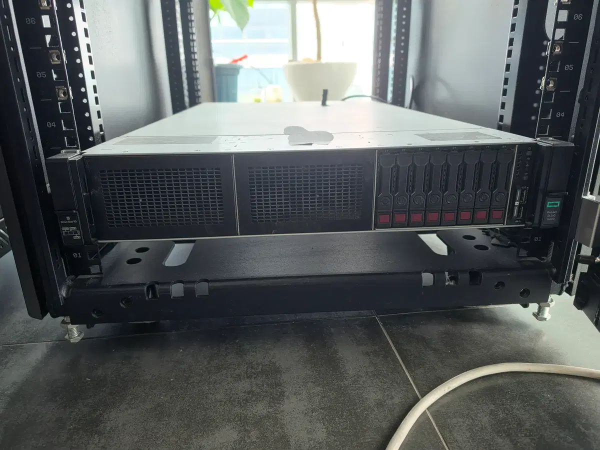 HP DL560 G10 2.5 8BAY - 대당 140만원