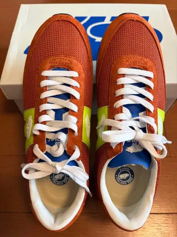 KARHU 24.5 스니커즈 오렌지 블루
