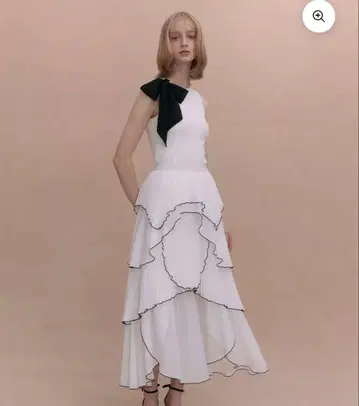 PLEATED RUFFLE SKIRT 화이트