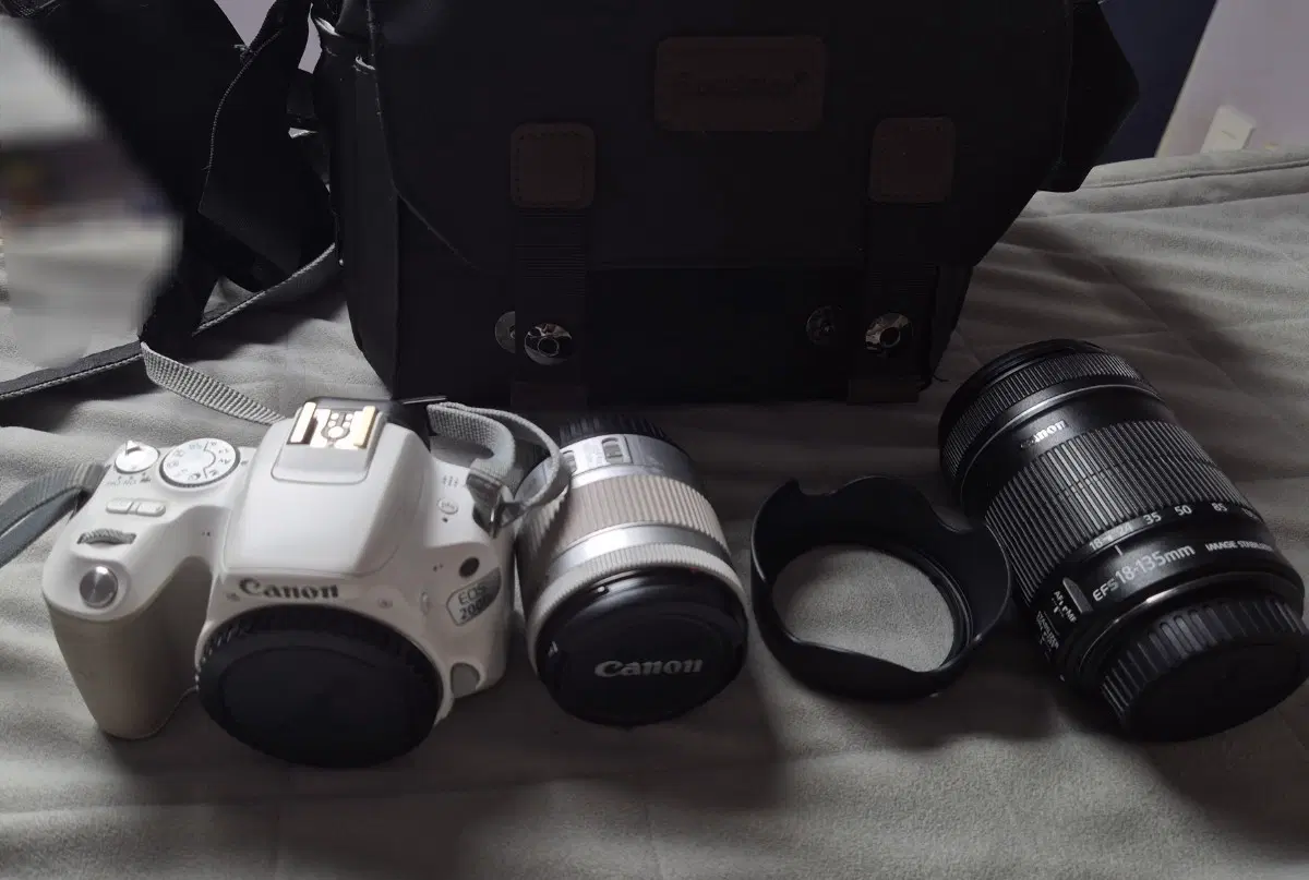 캐논 eos 200d 카메라 + EFS 18-55mm 렌즈 + EFS 18-135mm 렌즈 일괄