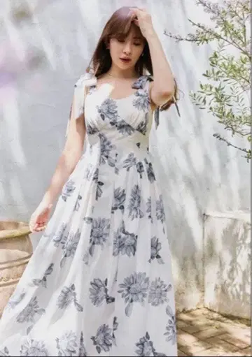 Her lip to Sunflower-Printed Midi Dress