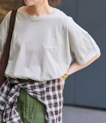 새상품급 저널 스탠다드 리룸 자수 로고 하프 슬리브 T 그레이 A