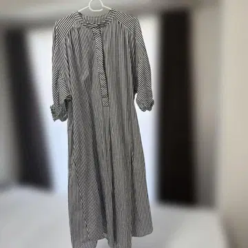 스트라이프 패턴 밴드 카라 셔츠 원피스