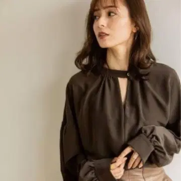 노블 NOBLE 2WAY 초커풍 넥 블라우스 F 아사미나카무라
