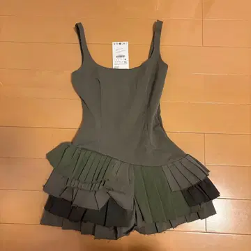 미사용 새상품 ZARA 점프수트 원피스 대비 박스 플리츠