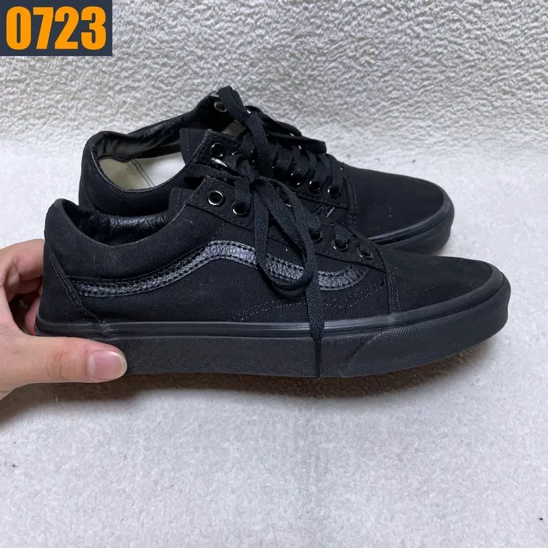 255 VANS 반스 올드스쿨 트리플블랙 스니커즈